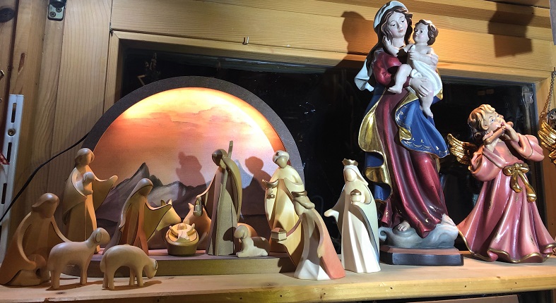 Madonnen und ausgefallene Krippenfiguren 